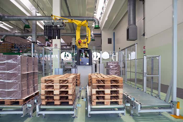 end of line robot automation pallet warehouse